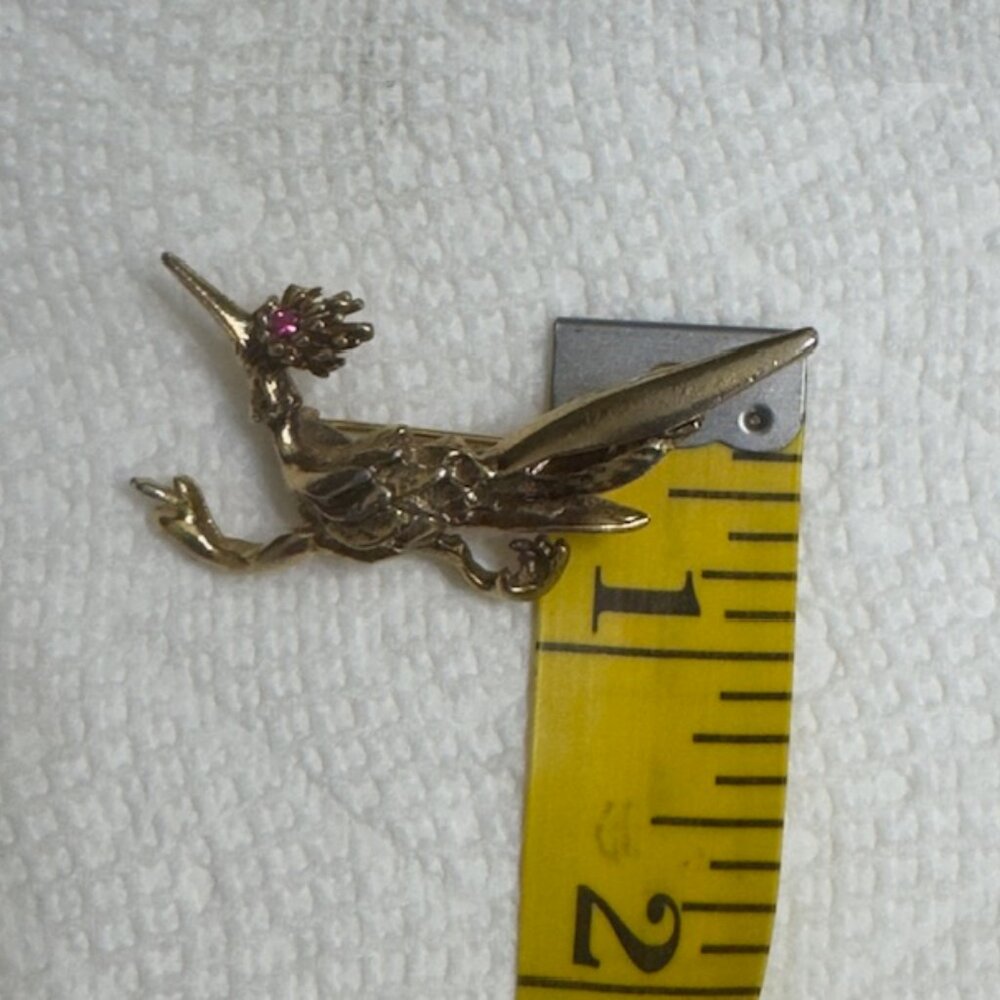 Vintage Gold Tone Road Runner Brooch with Ruby Colored Eye Neck Feathers - Picture 10 of 10